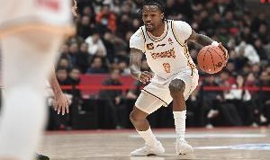 直播吧：新赛季CBA外援依旧保持4节7人次 但外援更换次数总计8次