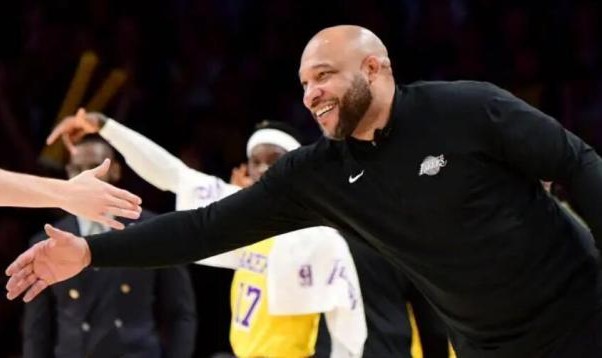 华体会官方入口-没了韦少背锅！湖人输球还有啥借口？哈姆再受质疑