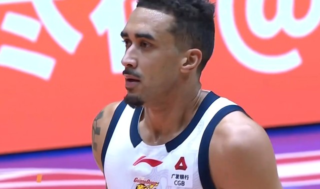 广东9分领先吉林！徐杰进攻打疯了，奎因轰21+4，萨姆纳神奇三分