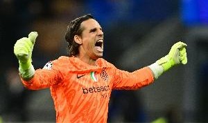 华体会官方入口-记者：国米为索默至少标价400万欧 曼城不会低于1800万出售阿坎吉